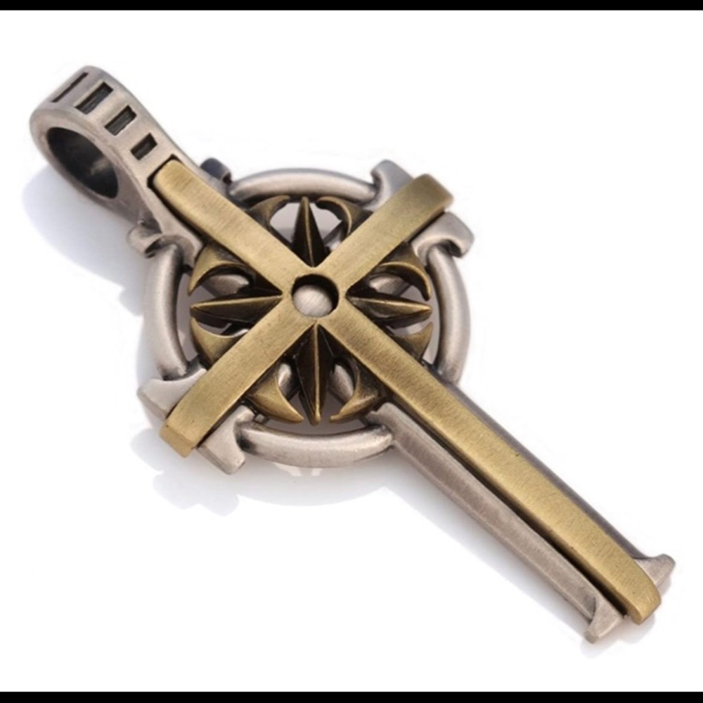 Celtic Cross Pendant NWT!